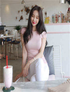 《欧洲裸妇图片大全-女性扒开大腿露出私密部位》