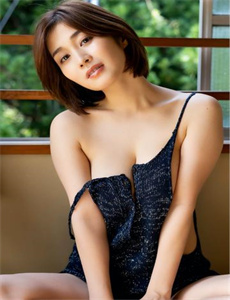 《冲田杏梨17部作品-想吃你身上两个黑葡萄视频》